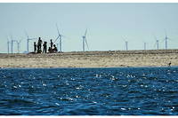 Les investissements publics liés à la transition énergétique vont augmenter dans les années qui viennent – ici des éoliennes du parc de Saint-Nazaire (Loire-Atlantique).
