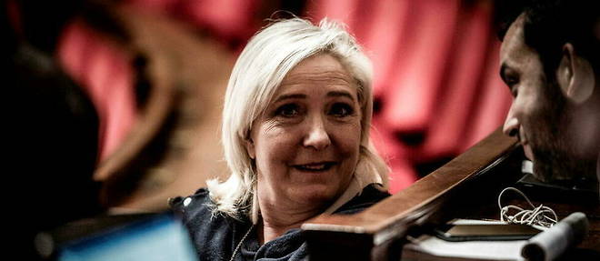 Marine Le Pen avait trouve un nom a tous les adeptes de la purete raciale, jeunes et moins jeunes, qui gravitaient autour d'elle et de son pere : les << zozos >>.
