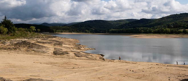 En France, le lac de Saint-Ferreol a atteint en 2022 le plus bas niveau jamais atteint, en raison de la secheresse. 
