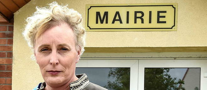 Marie Cau, maire de Tilloy-lez-Marchiennes, dans le Nord. Elle est la premiere edile transgenre de France.
