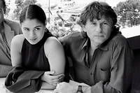 Le réalisateur Roman Polanski et l'actrice Charlotte Lewis à Cannes, le 8 mai 1986, avant la projection du film « Pirates ».
