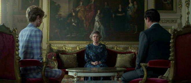 Elizabeth II (Imelda Staunton) sera contrainte d'accepter le divorce de Charles (Dominic West) et Diana (Elizabeth Debicki).
