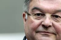 Emplois fictifs: l'ex-ministre Michel Mercier se d&eacute;fend au tribunal