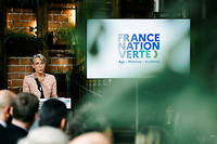 La Première ministre, Élisabeth Borne, présente le plan France nation verte à La Recyclerie, un lieu d'expérimentation consacré à l'écoresponsabilité, à Paris, le 21 octobre 2022.
