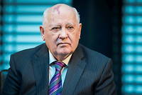 Quand Gorbatchev pensait qu&rsquo;un ast&eacute;ro&iuml;de cr&eacute;erait la paix universelle