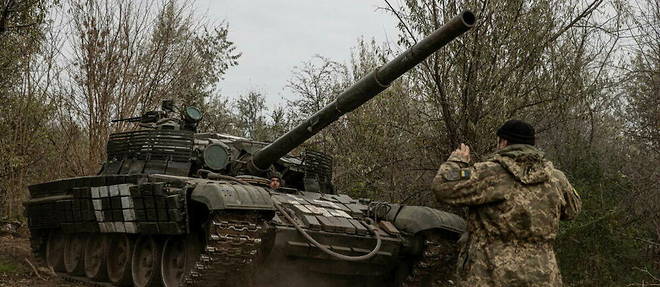 L'armee ukrainienne a repris la ville de Kherson apres le retrait russe.
