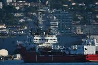 L'Ocean Viking a quitt&eacute; Toulon, les migrants dans une zone d'attente ferm&eacute;e