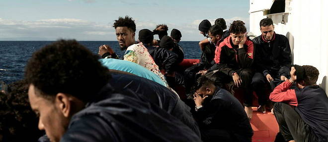 Les migrants rescapes recueillis en Mediterranee par l'<< Ocean Viking >>, le 6 novembre 2022.
