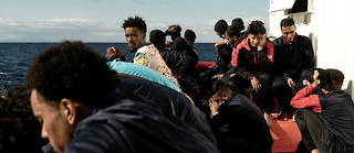 Les migrants rescapés recueillis en Méditerranée par l’« Ocean Viking », le 6 novembre 2022.
