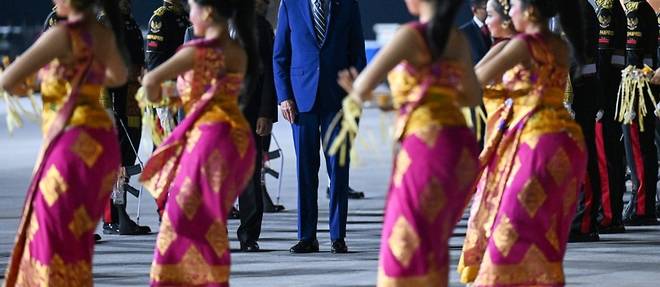 "Beach Boy" Biden S'épanouit Dans La Nonchalance De Bali