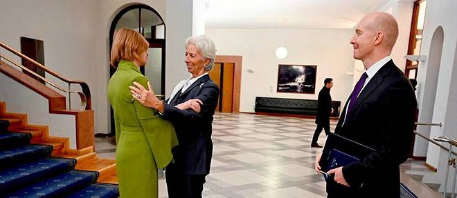  Avec l’ex-présidente de la république d’Estonie, Kersti Kaljulaid, à Tallinn, le 4 octobre. Cette dernière s’inquiète de voir Berlin subventionner massivement son économie face à la crise énergétique.  ©Elodie Gregoire