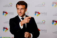 Emmanuel Macron lors du 18 e  sommet des pays francophones a Djerba (Tunisie), le 19 novembre 2022.
