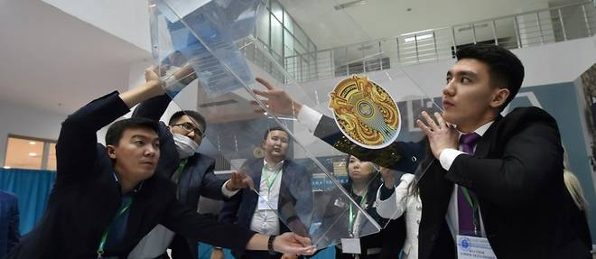 Au Kazakhstan, le president sortant Tokaiev donne largement gagnant