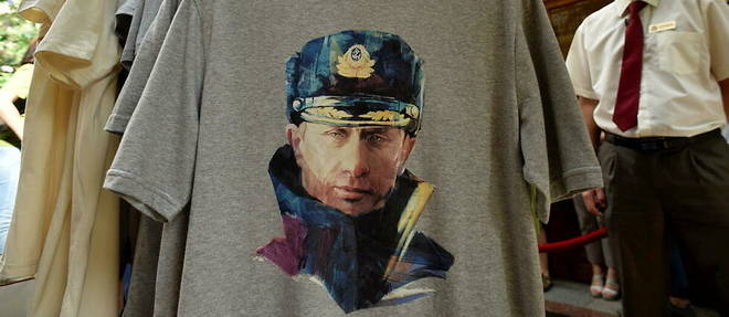 T-shirts a l'effigie de Vladimir Poutine dans une boutique de Moscou, en 2014, annee de l'annexion de la Crimee par la Russie.
