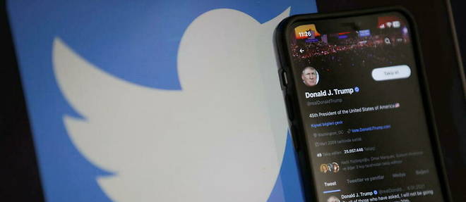 Le compte officiel de Donald Trump a ete reintegre sur Twitter le 20 novembre.
