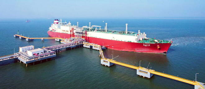 Livraison de GNL par QatarEnergy au port de Tianjin (Chine), en janvier. Doha profite de la crise du gaz russe en Europe mais privilegie ses contrats a long terme avec l'Asie.
