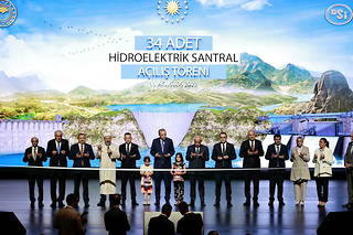 Recep Tayyip ­Erdogan inaugure de nouvelles centrales hydroélectriques, à Ankara, en Turquie, le 11 août 2022. Le président turc refuse toute idée de cogestion des fleuves, qu’il considère comme une ressource nationale.
