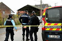 Les gendarmes sur le site du meurtre de l'agent du fisc, âgé de 43 ans, tué dans l'exercice de ses fonctions à Bullecourt, dans le Pas-de-Calais.
