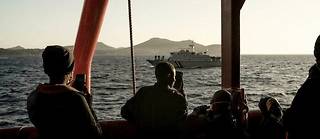 Le 11 novembre, à bord du navire humanitaire de SOS Méditerranée ayant secouru des migrants tentant la traversée.  
