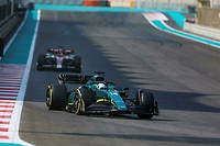 Fernando Alonso a pu prendre en mains la monoplace utilisée cette saison par Aston Martin lors d'une séance d'essais d'après-saison organisée sur le circuit de Yas Marina.
