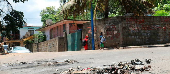 Ces violences font suite a la mort d'un jeune homme dans l'un des quartiers de Mamoudzou, prefecture de facto de Mayotte.
