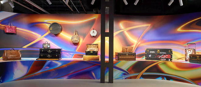 A l'approche des fetes de fin d'annee, Louis Vuitton s'offre une boutique-musee de 4 000 m2 sur les quais de Seine.

