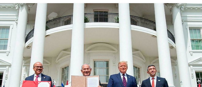 Abdullatif al-Zayani, Benyamin Netanyahou, Donald Trump et Abdallah ben Zayed al-Nahyan, les signataires des accords d'Abraham, le 15 septembre 2020.
