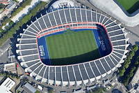 Les dirigeants du Paris Saint-Germain assurent que le club mérite un « meilleur stade ». La Ville répond qu'il s'agit d'un moyen de pression pour avancer dans l'achat du Parc des princes.
