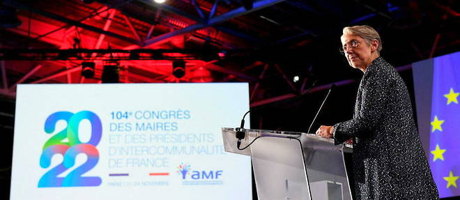 La Premiere ministre Elisabeth Borne lors de la 104e session du congres des maires organise par l'Association des maires de France (AMF), a Paris, le 24 novembre 2022.
