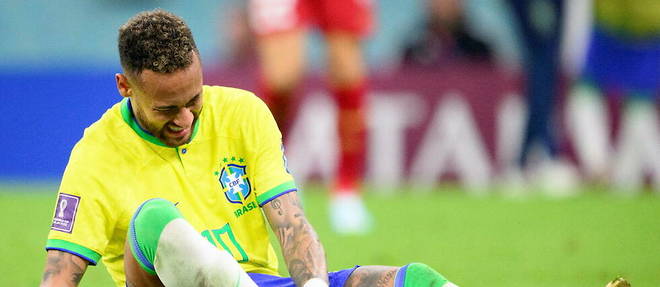 Neymar s'est blesse lors de la victoire du Bresil contre la Serbie (2-0), ce jeudi.
