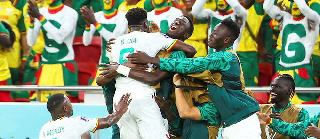 Les Lions explosent de joie apres leur victoire devant le Qatar.
