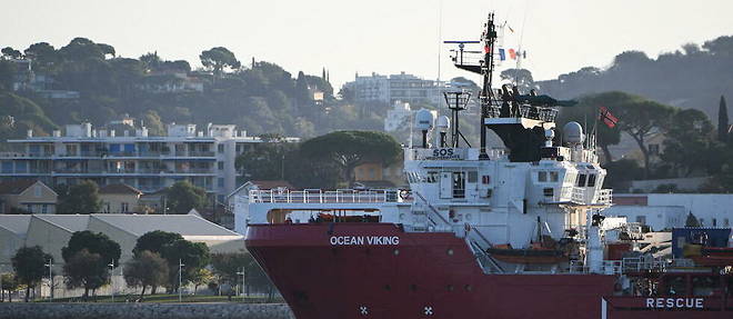 Le bateau de SOS Mediterranee << Ocean Viking >> arrive au port de Toulon (Var), le 11 novembre 2022, avec plus de 200 migrants rescapes a son bord.
