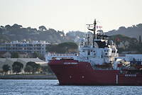 Le bateau de SOS Méditerranée « Ocean Viking » arrive au port de Toulon (Var), le 11 novembre 2022, avec plus de 200 migrants rescapés à son bord.
