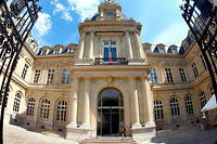 Le colloque sur « Les nouveaux enjeux des parents », qui devait se tenir le 20 novembre dans la mairie de Paris centre, a été annulé.

