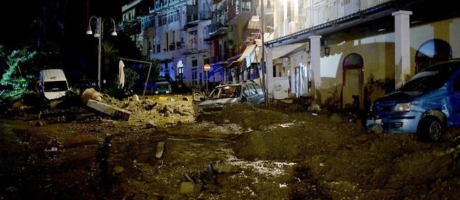 Italie: une morte et une dizaine de disparus apres un glissement de terrain sur l'ile d'Ischia
