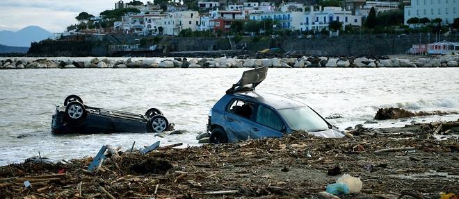 Italie: une dizaine de personnes recherchees apres un glissement de terrain sur l'ile d'Ischia