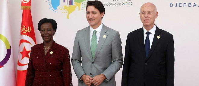 Le president tunisien Kais Saied, la secretaire generale de l'Organisation internationale de la francophonie Louise Mushikiwabo et le Premier ministre canadien Justin Trudeau au sommet de la Francophonie, a Djerba, le le 19 novembre. 
