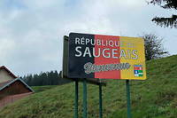 La République du Saugeais est une micronation dont l'existence juridique est soutenue par une association de loi 1901. 
