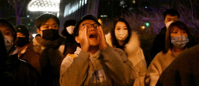Dimanche, une foule de manifestants, repondant a des appels sur les reseaux sociaux, est descendue dans la rue notamment a Pekin, Shanghai et Wuhan, prenant les forces de l'ordre au depourvu.
