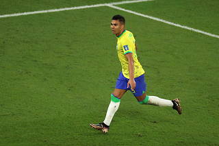 Casemiro marque en fin de rencontre pour le Brésil.
