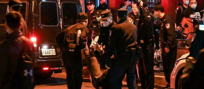 Les policiers chinois ont multiplie les arrestations lors de manifestations contre la politique sanitaire du gouvernement. 
