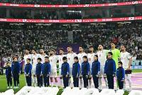 Les joueurs iraniens ont entonne leur hymne national face aux Etats-Unis, un match hautement symbolique sur le plan geopolitique.
