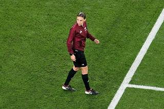 Jeudi soir, lors du match entre l'Allemagne et le Costa Rica, Stéphanie Frappart va devenir la première femme à arbitrer une recontre de la Coupe du monde masculine.
