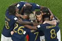 Deja qualifies pour les huitiemes de finale de la Coupe du monde 2022, les Bleus affrontent la Tunisie mercredi.
