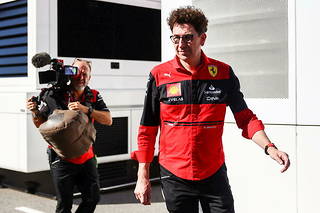 Mattia Binotto a finalement présenté sa démission après une nouvelle saison décevante de la Scuderia, l'équipe de Formule 1 de Ferrari.
