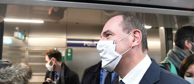 Jean Castex dans le metro parisien, le 14 decembre 2020, au coeur de l'epidemie de Covid-19.

