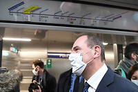 Jean Castex dans le métro parisien, le 14 décembre 2020, au cœur de l'épidémie de Covid-19.
