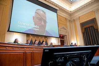 Stewart Rhodes, fondateur des Oath Keepers, durant une audition préliminaire à son procès, le 9 juin 2022 à Washington.
