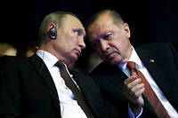 Le president russe, Vladimir Poutine (a g.), et le president turc, Recep Tayyip Erdogan (a dr.) a Istanbul, le 10 octobre 2016.
