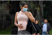 Les auteurs de l'étude recommandent aux femmes enceintes de porter un masque en cas d'exposition à un environnement pollué (photo d'illustration). 
